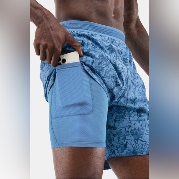 Fabletics Fundamental Shorts Blue Abstract Lined Performance 7" - Picture 9 of 9